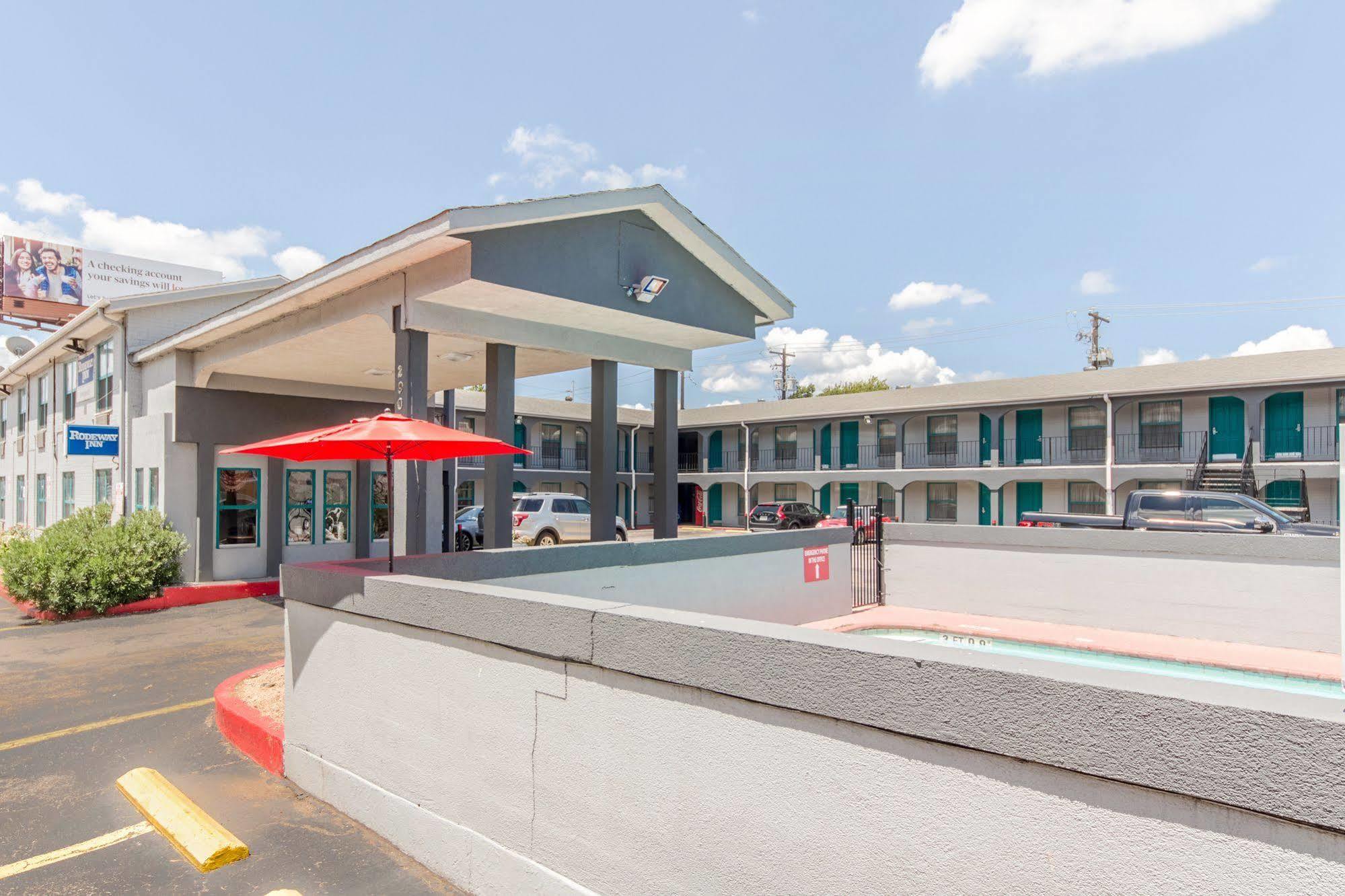 אוסטין Rodeway Inn University מראה חיצוני תמונה