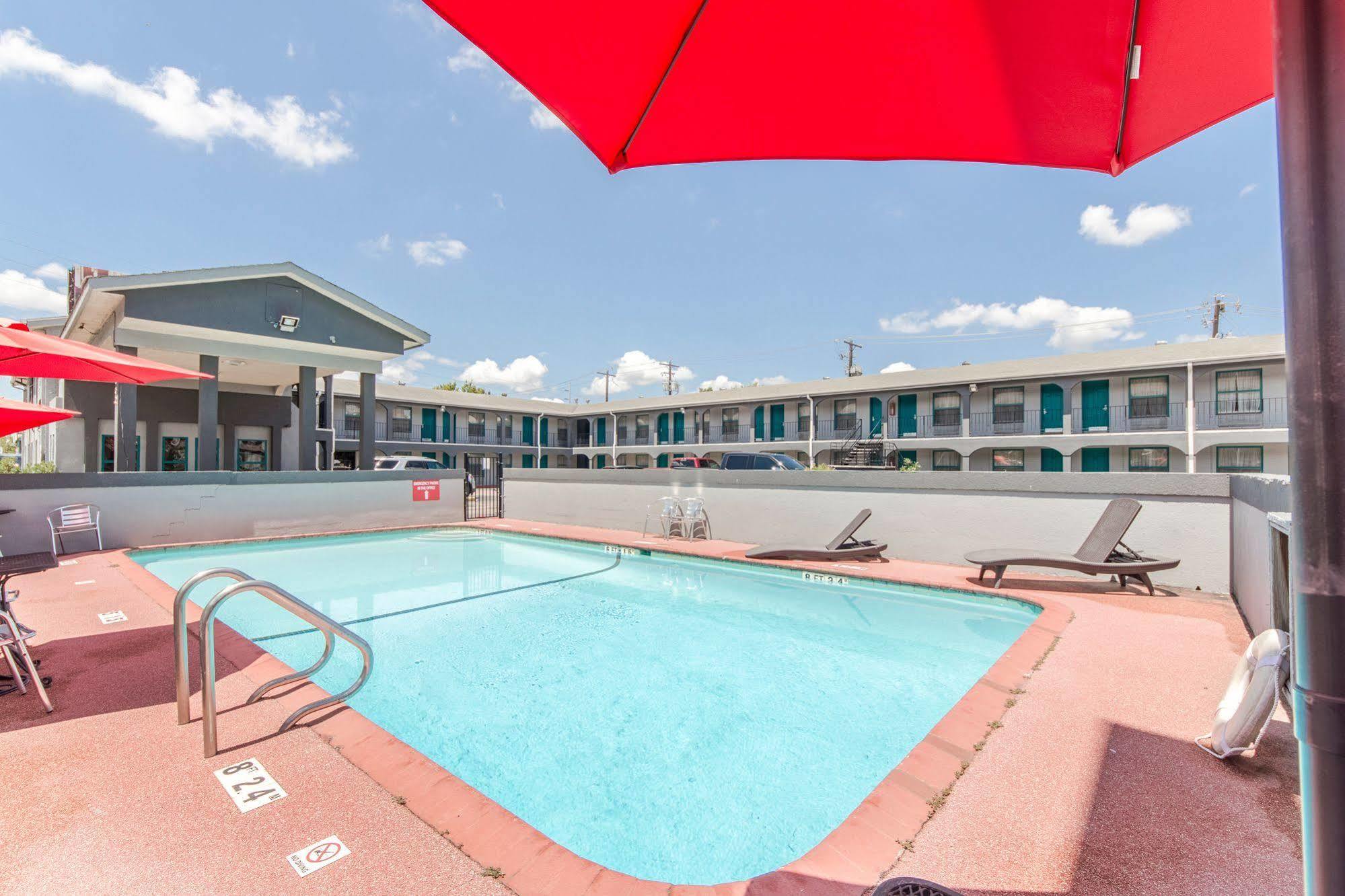 אוסטין Rodeway Inn University מראה חיצוני תמונה
