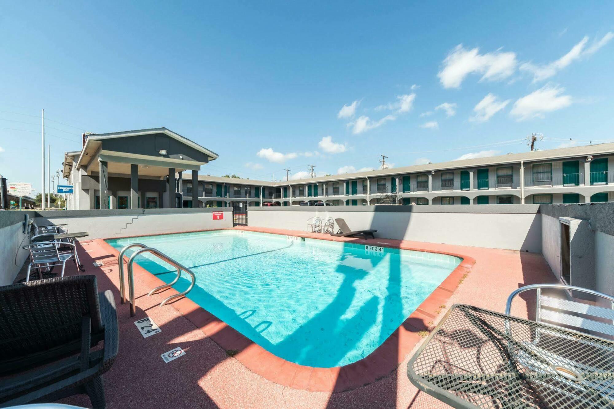 אוסטין Rodeway Inn University מראה חיצוני תמונה